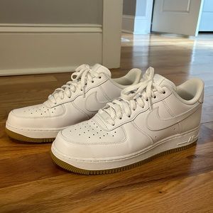 Men’s Nike Airforce 1 ‘07. White with gum sole. Size 11